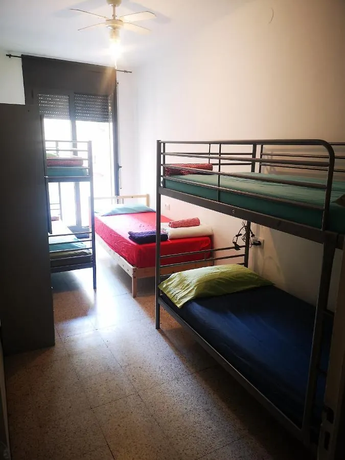 Hostel Figueres Bed & Breakfast